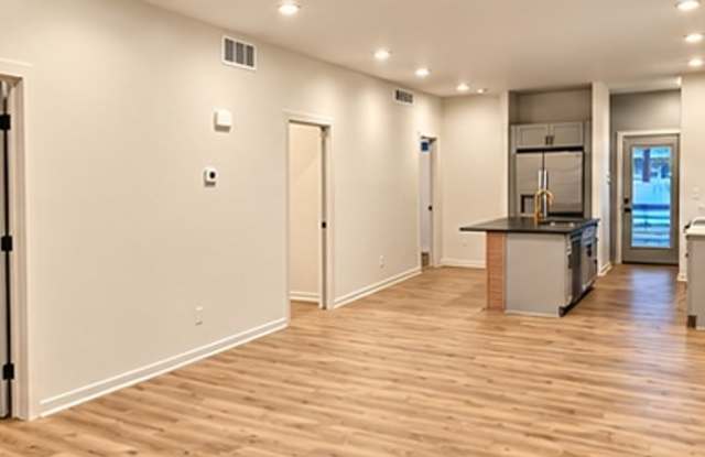 2 Bedroom 2 Bath  Modern Comfort, Private Suites, Centrally Located Near Downtown Wichita, KS. Gallery 3