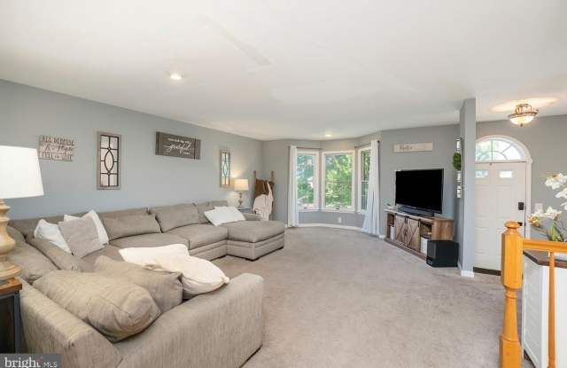 920 BUCKLAND Place Gallery 3