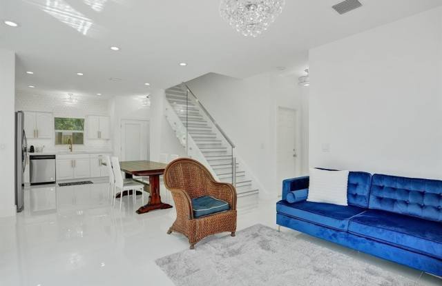 833 SW 17th Street Gallery 2
