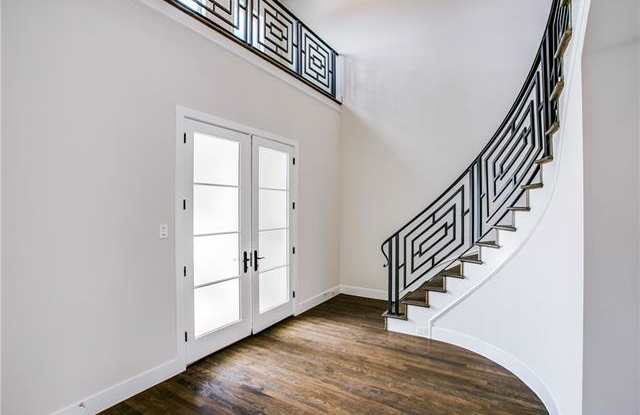 7909 Stanford Avenue Gallery 4