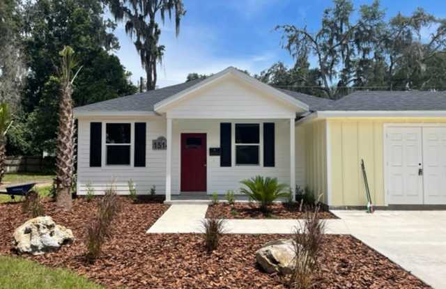 Recently Constructed 2-Bedroom House Close to Midtown! Gallery 1