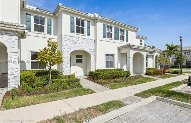 2645 SE 17th St photos photos