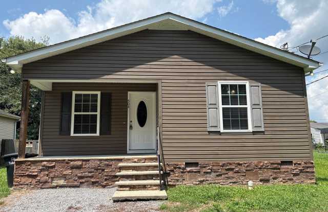 Beautiful Home near Historic Downtown Tullahoma! Gallery 1