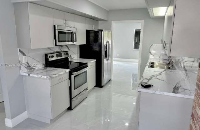 2700 N 34th Avenue I, Hollywood, FL 33021 Gallery 3