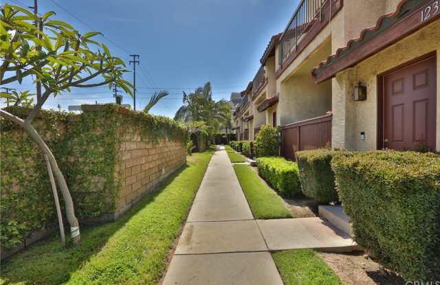 1239 E Whittier Boulevard Gallery 2