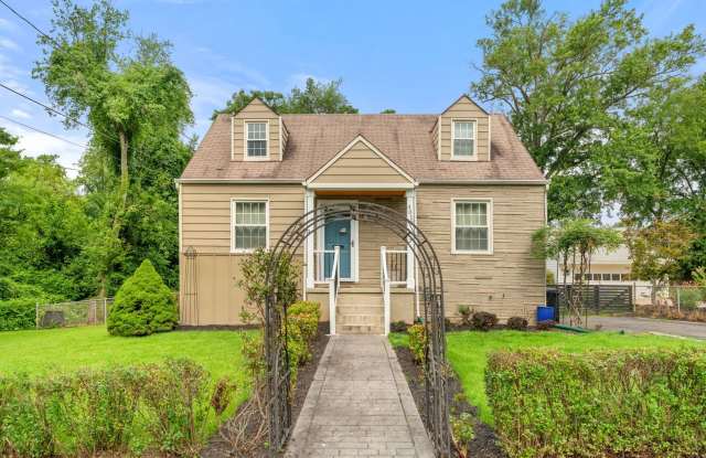 Charming Bungalow in the Heart of Fairfax City photos photos
