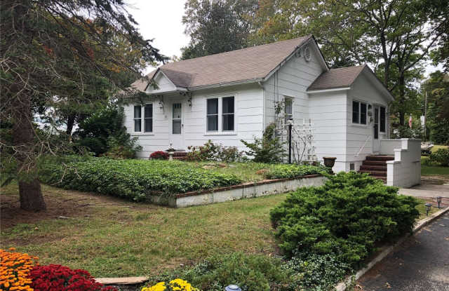 20 Pirate Street - 20 Pirate Street, Baiting Hollow, NY 11901