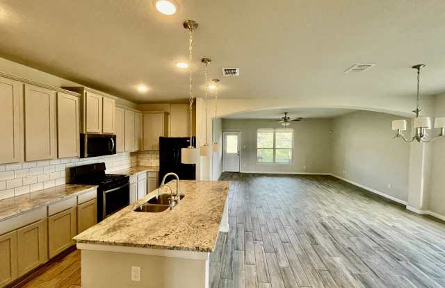 15306 Comanche Grove Gallery 4