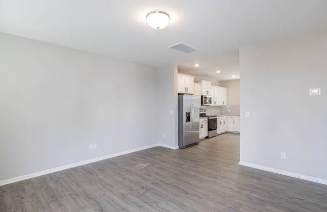 BEAUTIFUL 3BD/2.5BTH Townhome - MALLARD CREEK -AVAILABLE OCTOBER 2026 Gallery 4
