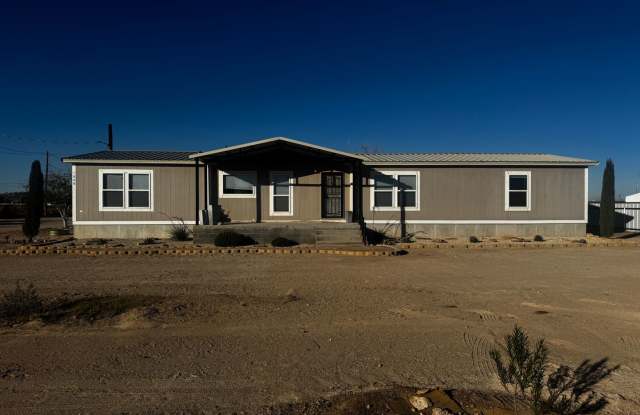 Spacious Four Bedroom Home - Pet Friendly and Horses Allowed! photos photos