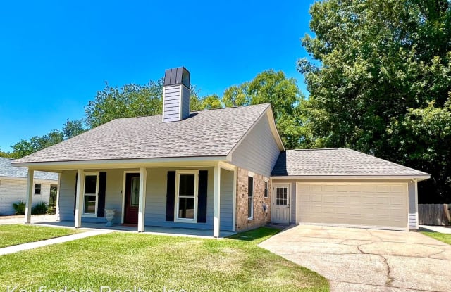1541 Brookhollow Dr. - 1541 Brookhollow Drive, Village St. George, LA 70810