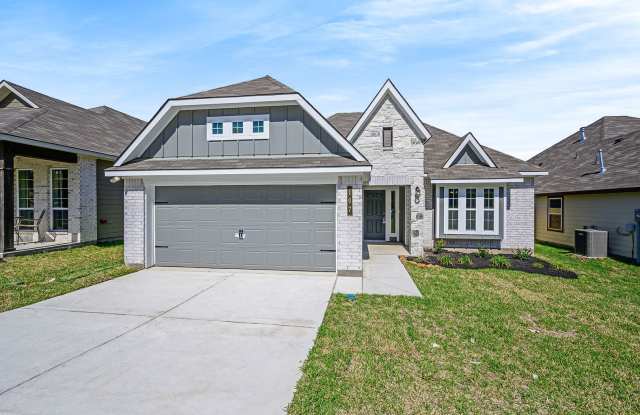 Sterling Ridge 3/2 with new paint & flooring Gallery 1