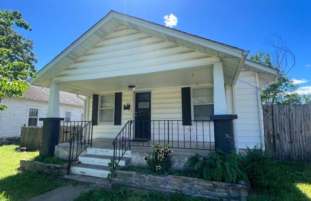 Cute 3 bedroom / 1 bathroom house with fenced in yard and shed In Joplin MO!! photos photos