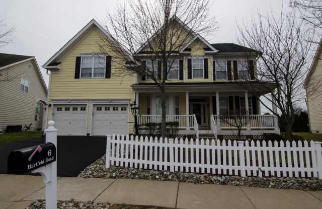6 HARTFELD Road Gallery 1