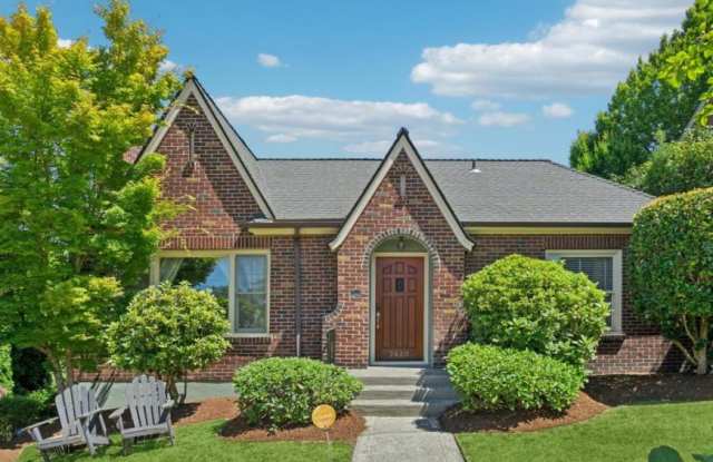 2620 Queen Anne Ave N photos photos