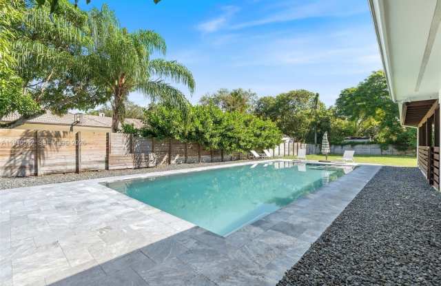 8121 SW 97th Ter photos photos