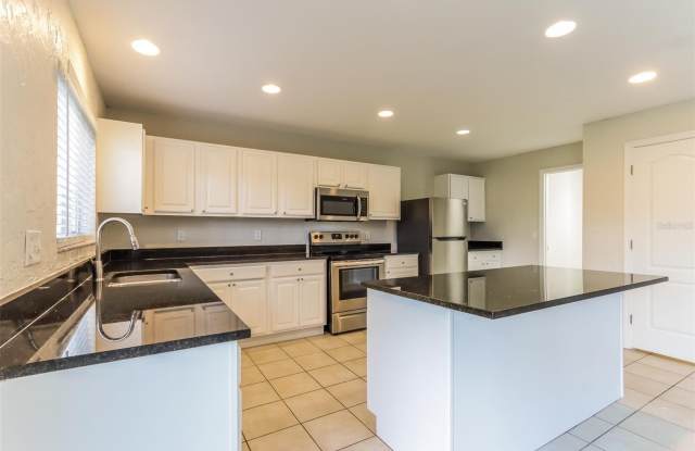 6906 LAKE EAGLEBROOKE DRIVE Gallery 2
