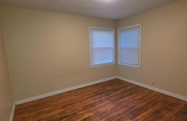 Southeast 2 BR house! 1 car garage! $995! Gallery 4