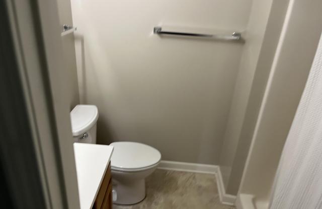 1103 Courtyard W Gallery 4