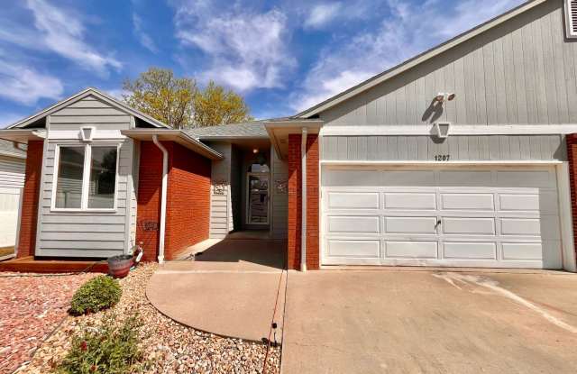 Spacious 3 bedroom/3 bath Townhome with 2 car Attached Garage and Private Yard in Evans, CO photos photos