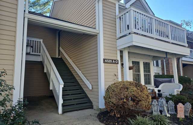 Charming 1 Bed 1 Bath Condo In Convenient Heatherlea photos photos