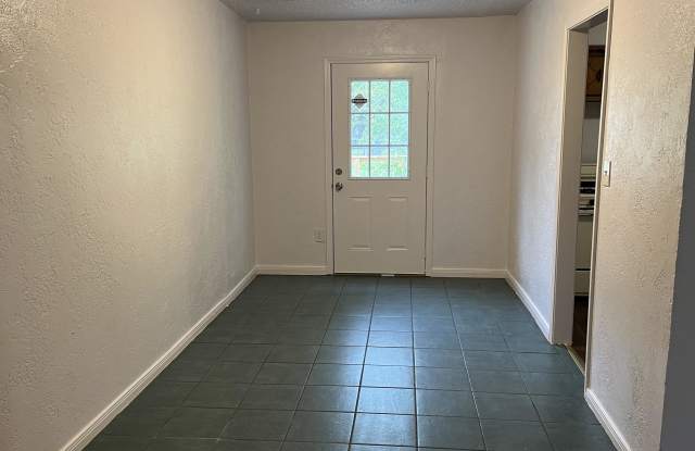 2325 McCracken Dr Gallery 3