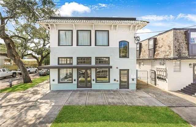 2600 URSULINES Avenue photos photos