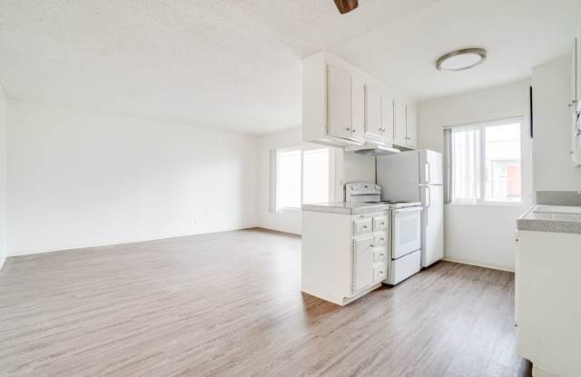Sunset Cliffs Apartments Gallery 3