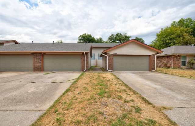 2 Bed 2.5 Bath 2 Car Garage Duplex NW OKC!! (See Contact Info Below) photos photos