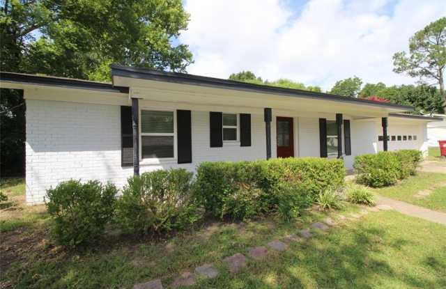 615 Sides Circle photos photos