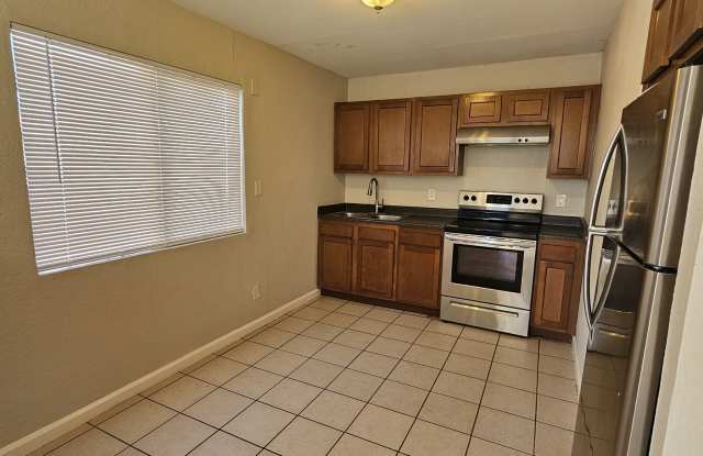 1441 South 14th Ave - 4 photos photos