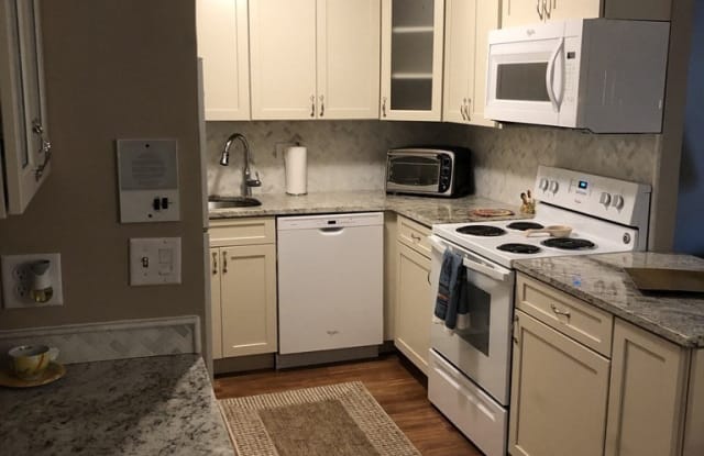 685 Oak St - 685 Oak Street, Brockton, MA 02301