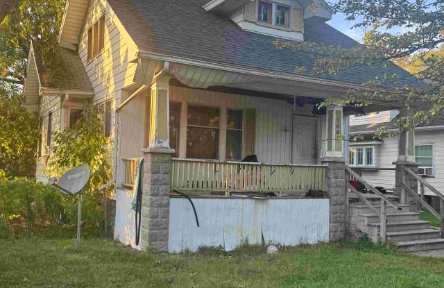 1007 N Oakley St photos photos