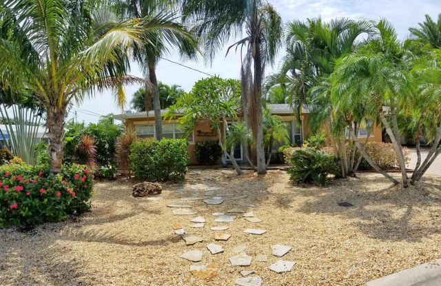 747 Pruitt Dr - 747 Pruitt Drive, Madeira Beach, FL 33708