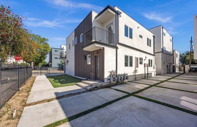 1158 W. 38th St photos photos