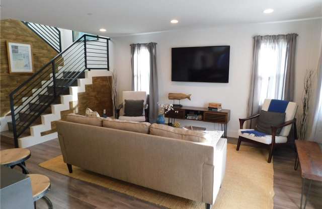 5638 Craner Avenue Gallery 2