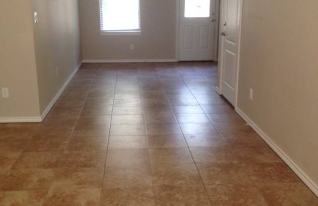 Coming Soon: 2 Bedroom Duplex for Rent in Lindale! Gallery 3