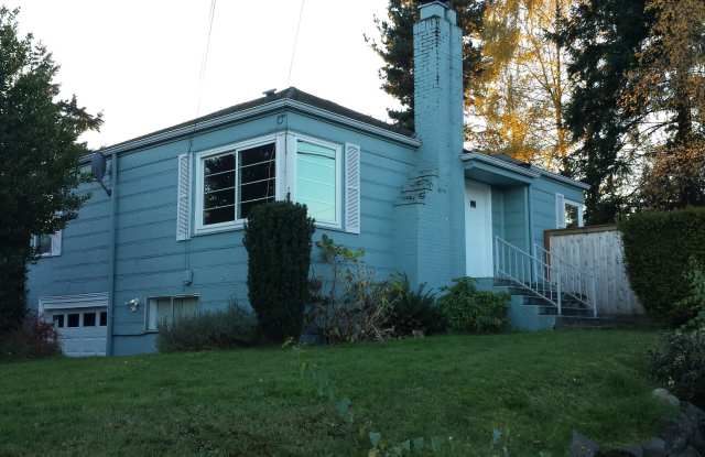 Wonderful 3 Bedroom in the Heart of Wedgewood Gallery 1