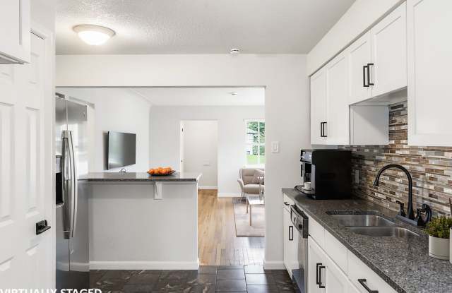 Recently Updated 4-Bedroom Near DU – Utilities Included + Garage Available Gallery 3