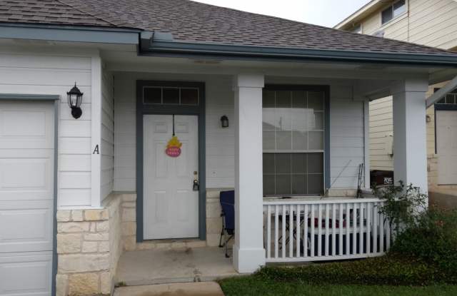 Cute duplex in HOA managed  subdivision in Round Rock, close to Dell & 130. Gallery 3