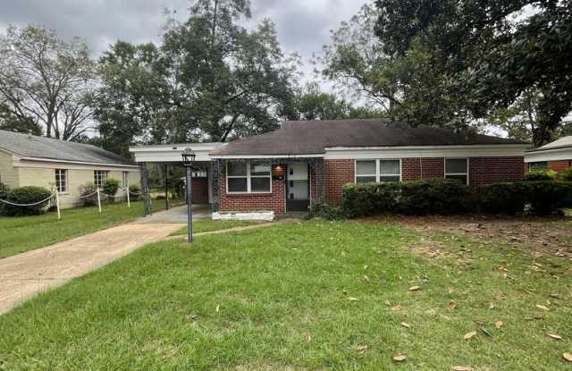 New Listing! 916 Grenada Drive Montgomery, AL 36109-1214 photos photos