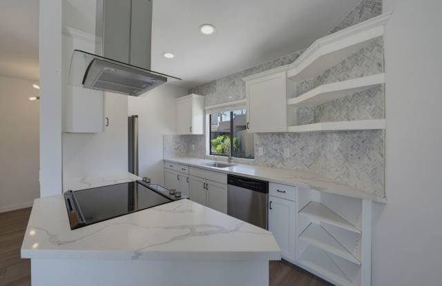 71933 Eleanora Gallery 4