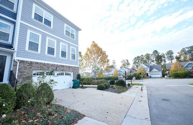 Tenants Pay for Gas/Water/Electricity/Internet. Gallery 1