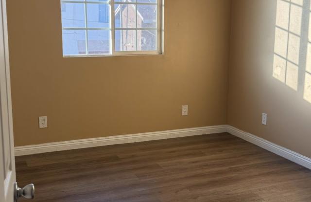 3737 Whiteside Street Gallery 4