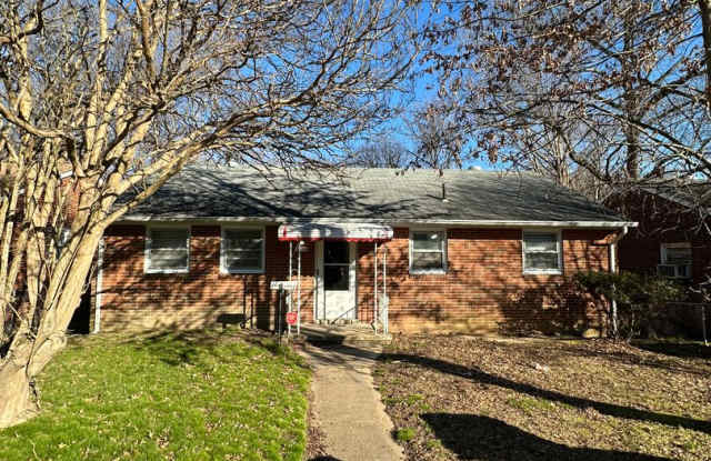 3 bedroom house in Fulton Hill! Laundry, Central HVAC All electric, big fenced yard, hardwoods photos photos