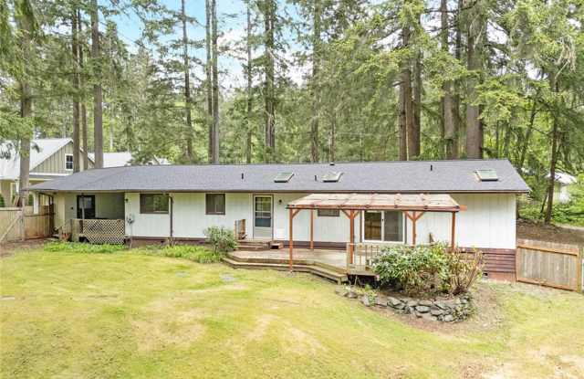 Spacious Rambler Retreat Nestled on an Acre Scenic Gig Harbor Area - 2422 157th Street Court Northwest, Maplewood, WA 98332