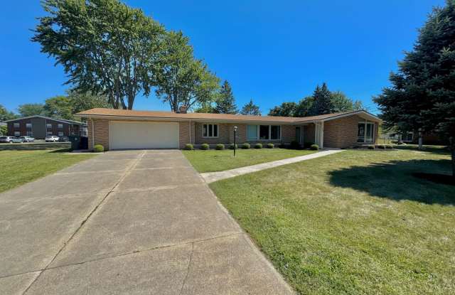 Campbell Hill 2 House - 305 Campbell Hill Road, Bowling Green, OH 43402