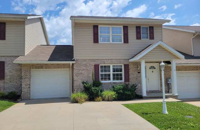 3 bedroom, 2.5 bath Townhome - Available 08/05/2026 photos photos