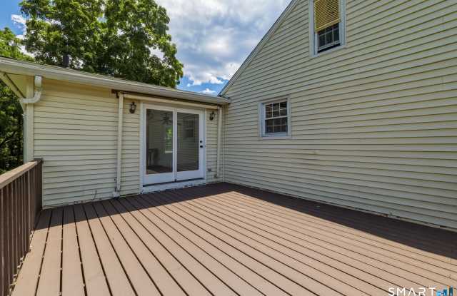 945 Glastonbury Turnpike Gallery 4