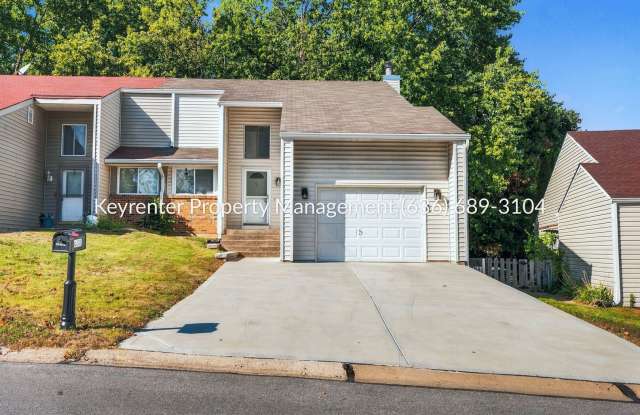 Spacious & Stylish 2-Bedroom Duplex with Attached Garage! Gallery 1